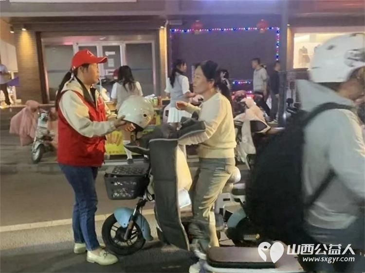 助力文旅盛会守护文明出行----临汾市文明交通志愿者协会在五天假期里共出动志愿者160名总服务时长达1074小时全力保障活动期间道路安全畅通秩序井然 - 第11张