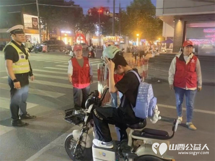 助力文旅盛会守护文明出行----临汾市文明交通志愿者协会在五天假期里共出动志愿者160名总服务时长达1074小时全力保障活动期间道路安全畅通秩序井然 - 第10张