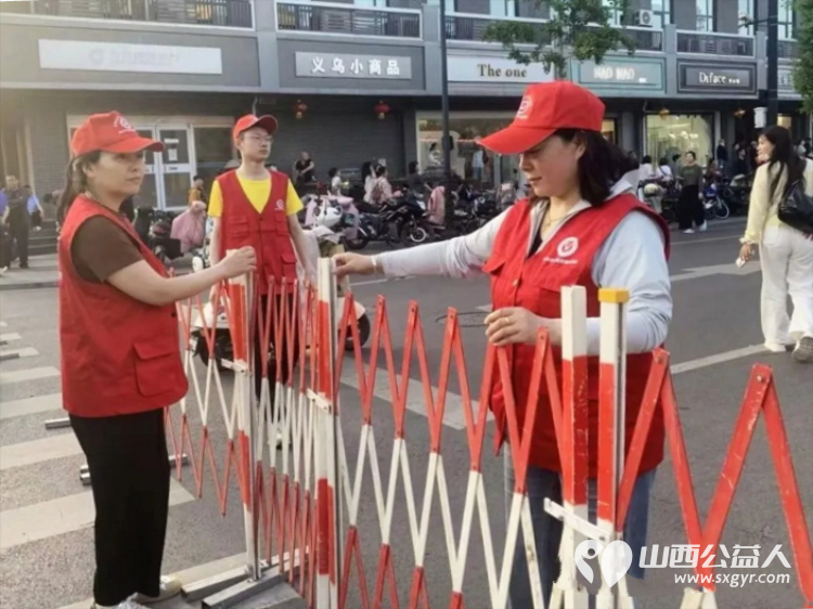 助力文旅盛会守护文明出行----临汾市文明交通志愿者协会在五天假期里共出动志愿者160名总服务时长达1074小时全力保障活动期间道路安全畅通秩序井然 - 第9张