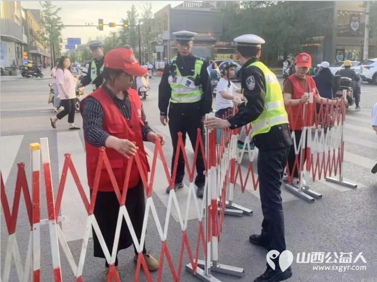 助力文旅盛会守护文明出行----临汾市文明交通志愿者协会在五天假期里共出动志愿者160名总服务时长达1074小时全力保障活动期间道路安全畅通秩序井然 - 第3张