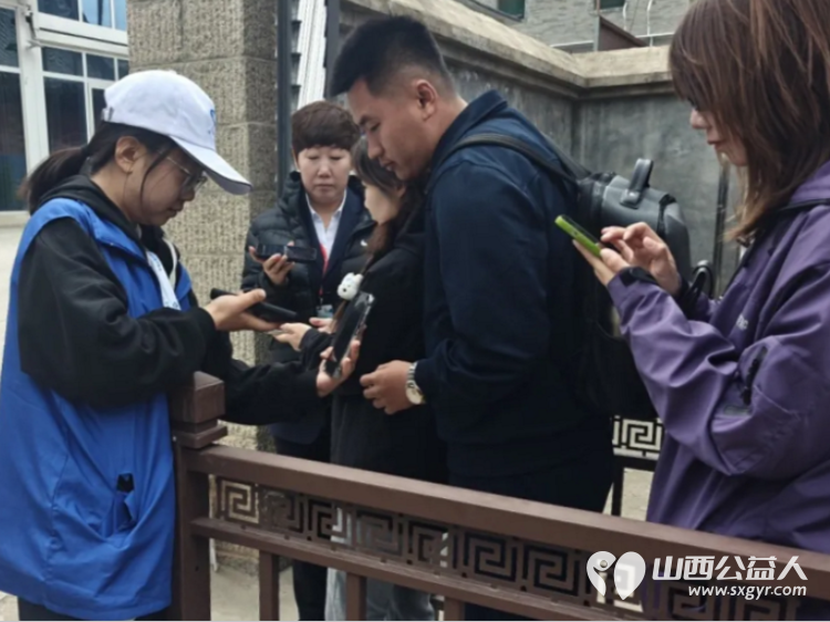 牢记殷切嘱托传承五四精神----青春浑源志愿护航5A创建浑源县青年志愿者协会组织青年志愿者深入恒山、悬空寺、浑源州署等景区集中开展志愿服务活动 - 第6张