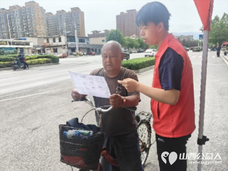 介休市北关街道彦博路社区志愿者协会在介休市三贤大道博物馆门口圆满开展公益引导志愿服务活动以志愿之力守护文旅秩序彰显城市文明 - 第6张