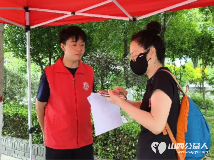 介休市北关街道彦博路社区志愿者协会在介休市三贤大道博物馆门口圆满开展公益引导志愿服务活动以志愿之力守护文旅秩序彰显城市文明 - 第4张