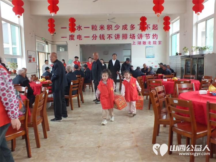 寿阳县卡卡公益协会携手寿阳县众享商贸有限公司及爱心人士闫美玲女士全家传递温暖共建和谐美好家园活动走进上湖常村敬老院开展爱心物资帮扶慰问活动 - 第5张 - 山西公益人 寿阳县卡卡公益协会携手寿阳县众享商贸有限公司及爱心人士闫美玲女士全家传递温暖共建和谐美好家园活动走进上湖常村敬老院开展爱心物资帮扶慰问活动 - 第5张