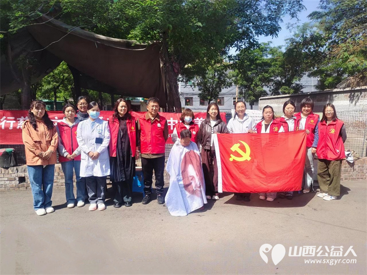 志愿服务进社区健康活动暖人心----2026年5月7日介休市敬老协会走进介休市东南街道南大街社区为所有老人爱心理发义诊 - 第3张