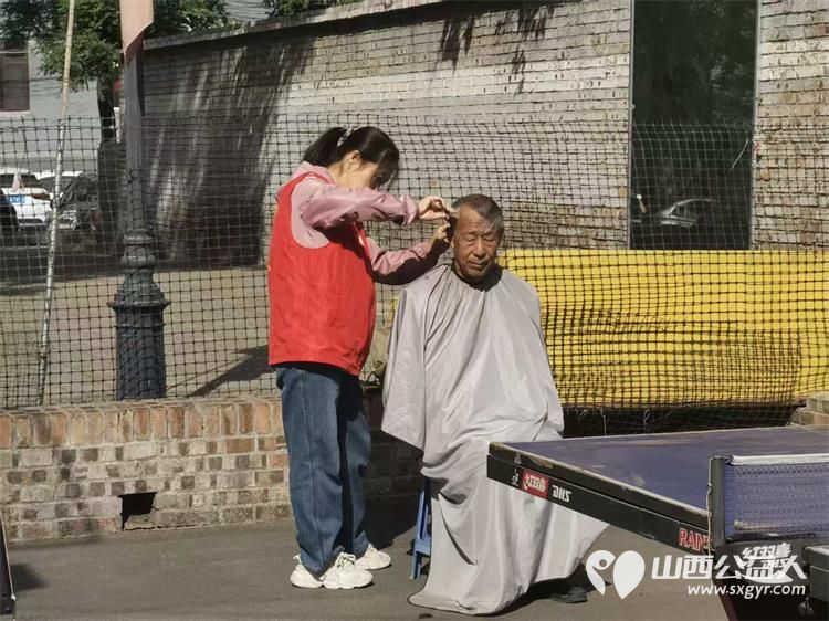 志愿服务进社区健康活动暖人心----2026年5月7日介休市敬老协会走进介休市东南街道南大街社区为所有老人爱心理发义诊 - 第6张