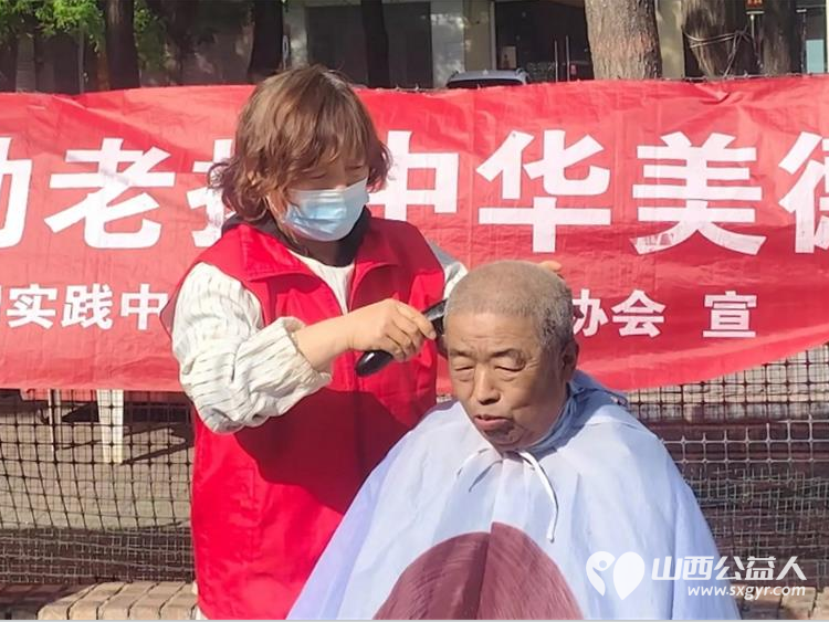 志愿服务进社区健康活动暖人心----2026年5月7日介休市敬老协会走进介休市东南街道南大街社区为所有老人爱心理发义诊 - 第5张