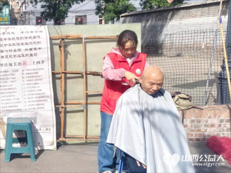 志愿服务进社区健康活动暖人心----2026年5月7日介休市敬老协会走进介休市东南街道南大街社区为所有老人爱心理发义诊 - 第7张