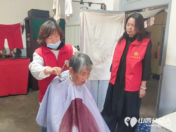 志愿服务进社区健康活动暖人心----2026年5月7日介休市敬老协会走进介休市东南街道南大街社区为所有老人爱心理发义诊 - 第16张