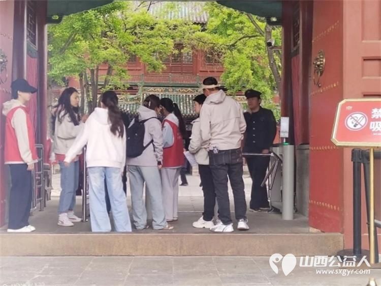长治义工协会组织志愿者五一假期在城隍庙开展游客引导秩序维护便民服务及协助观音堂志愿服务工作助力景区平稳有序运行 - 第5张