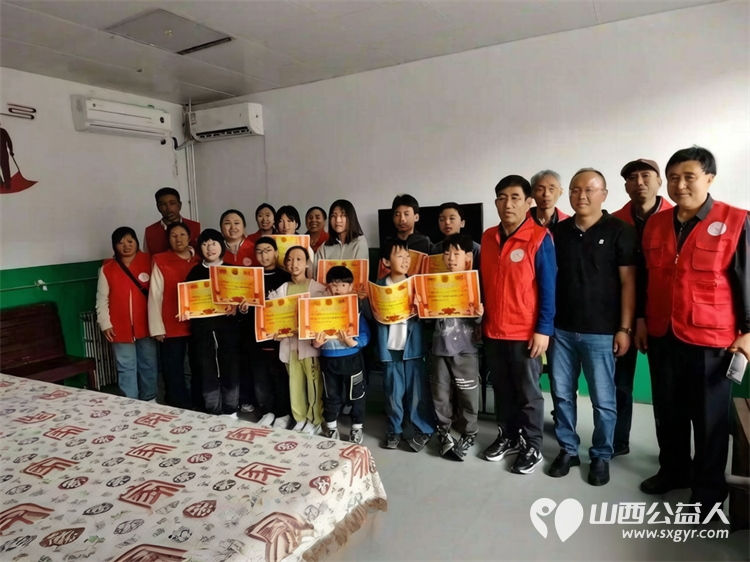 情暖敬老院童心践善行----长治市善泽留守困境儿童救助协会五一劳动节走进潞城区小天贡敬老院开展情暖敬老院公益活动搭建童心与夕阳的暖心桥梁践行公益初心 - 第1张