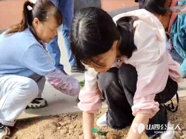情暖敬老院童心践善行----长治市善泽留守困境儿童救助协会五一劳动节走进潞城区小天贡敬老院开展情暖敬老院公益活动搭建童心与夕阳的暖心桥梁践行公益初心 - 第21张