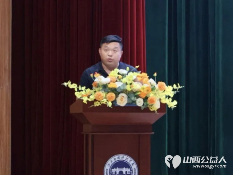 五四薪火传志愿耀青春 | 山西应用科技学院隆重举行新团员入团宣誓仪式暨五四表彰大会石楼县青年志愿者刘辉受邀进行五四主题宣讲 - 第2张