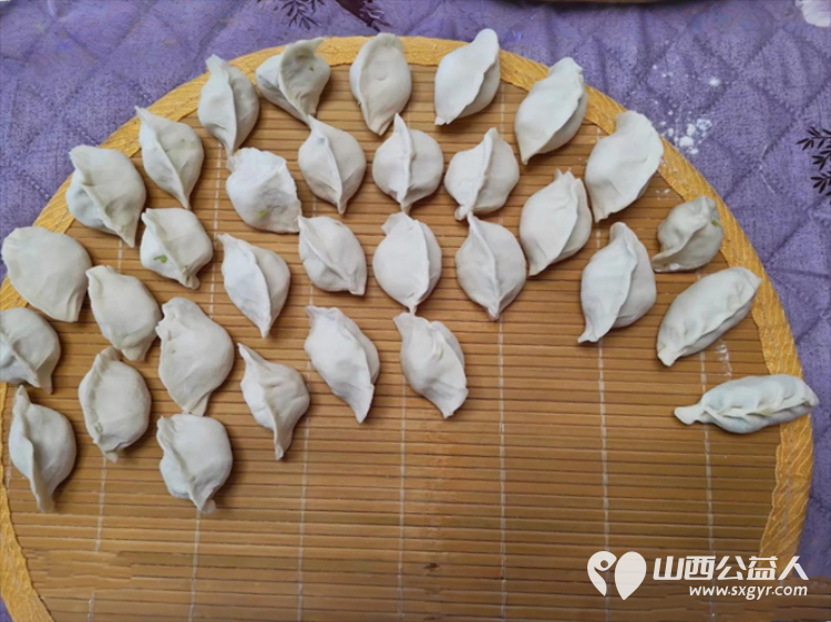 母亲节送关怀温情慰问暖人心----5月9日介休市敬老协会志愿者走进义棠镇义棠村83岁李改香老人家中送上节日的祝福祝老人母亲节快乐身体健康万事如意 - 第18张