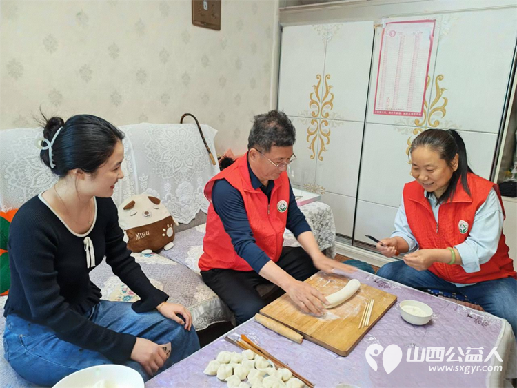母亲节送关怀温情慰问暖人心----5月9日介休市敬老协会志愿者走进义棠镇义棠村83岁李改香老人家中送上节日的祝福祝老人母亲节快乐身体健康万事如意 - 第16张