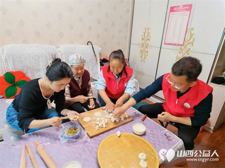 母亲节送关怀温情慰问暖人心----5月9日介休市敬老协会志愿者走进义棠镇义棠村83岁李改香老人家中送上节日的祝福祝老人母亲节快乐身体健康万事如意 - 第19张