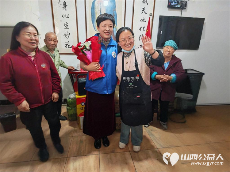 善暖雨花孝爱同行----长治市小雨点公益志愿者协会在雨花斋二部举办母亲节活动让老人们感受到节日的温暖更传递了孝亲敬老的传统美德 - 第5张