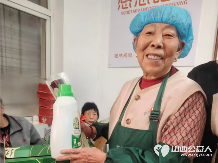 善暖雨花孝爱同行----长治市小雨点公益志愿者协会在雨花斋二部举办母亲节活动让老人们感受到节日的温暖更传递了孝亲敬老的传统美德 - 第24张