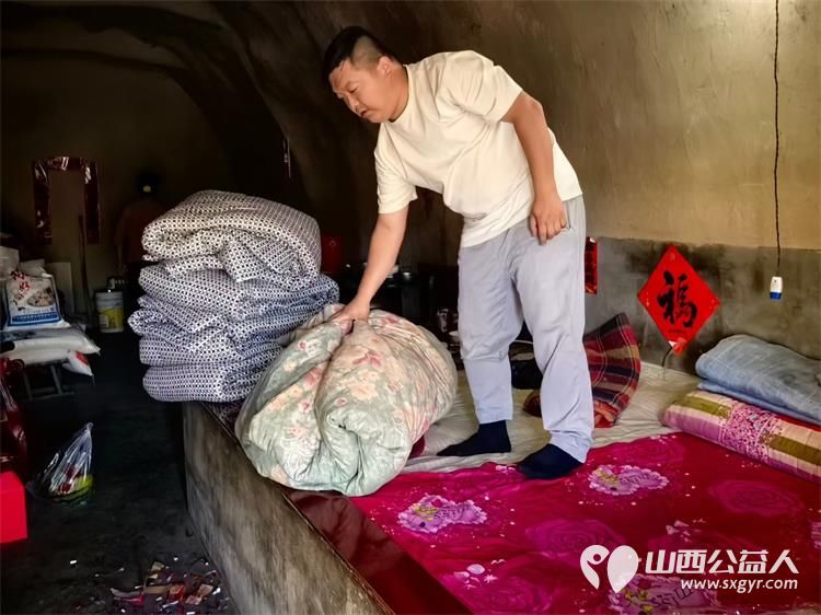 带着约定再次出发----石楼县青年志愿者协会带着国良关爱基金暖心回访残疾困境家庭带来米面食用油方便面干馍馍卫生纸水果等生活物资更贴心准备了全新的床上三件套 - 第3张