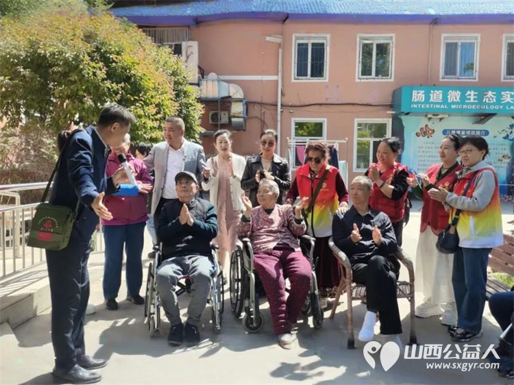 传承雷锋精神温情致敬母爱----山西省学雷锋志愿服务总队联合爱心企业走进三桥养老服务中心开展慰问活动 - 第6张