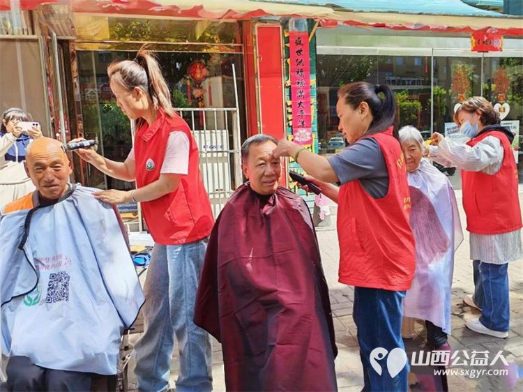 志愿服务进社区健康活动暖人心----介休市敬老协会志愿者2026年5月9日在介休市西关街道绵山北街社区为社区所有老人爱心理发义诊 - 第8张
