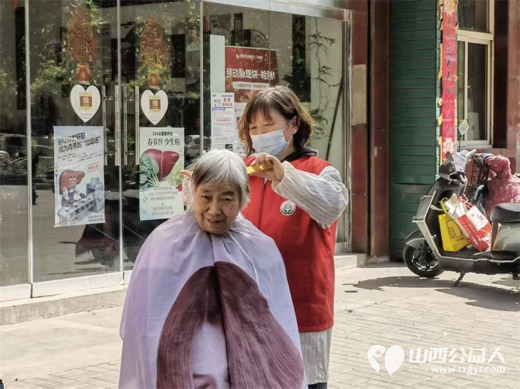 志愿服务进社区健康活动暖人心----介休市敬老协会志愿者2026年5月9日在介休市西关街道绵山北街社区为社区所有老人爱心理发义诊 - 第10张