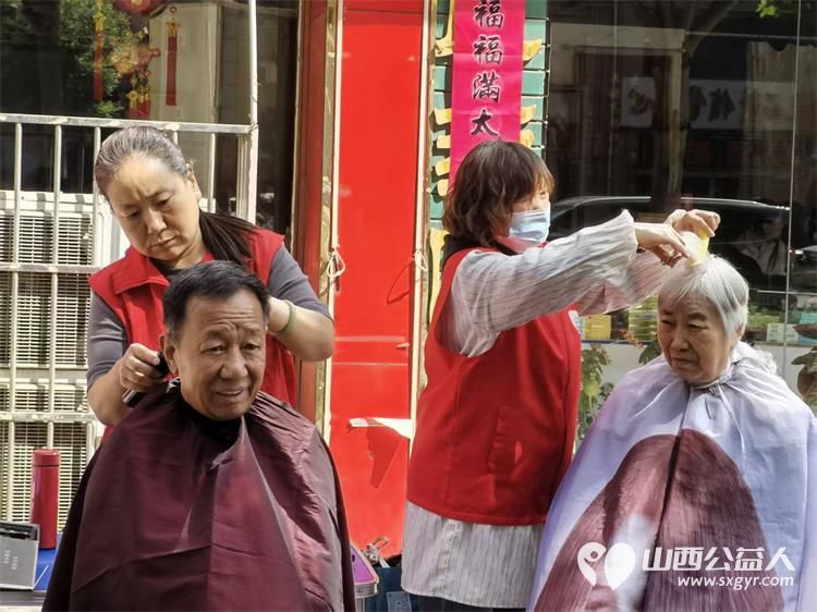 志愿服务进社区健康活动暖人心----介休市敬老协会志愿者2026年5月9日在介休市西关街道绵山北街社区为社区所有老人爱心理发义诊 - 第7张