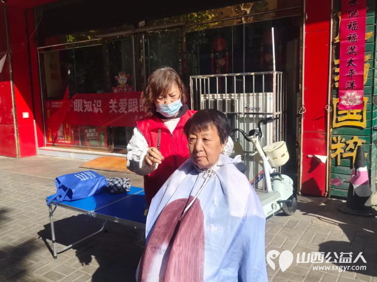 志愿服务进社区健康活动暖人心----介休市敬老协会志愿者2026年5月9日在介休市西关街道绵山北街社区为社区所有老人爱心理发义诊 - 第5张