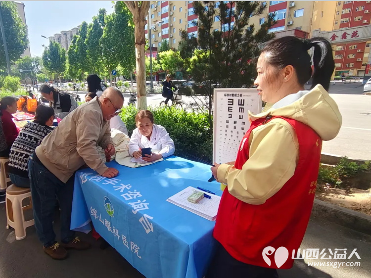 志愿服务进社区健康活动暖人心----介休市敬老协会志愿者2026年5月9日在介休市西关街道绵山北街社区为社区所有老人爱心理发义诊 - 第15张