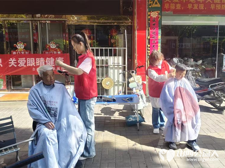 志愿服务进社区健康活动暖人心----介休市敬老协会志愿者2026年5月9日在介休市西关街道绵山北街社区为社区所有老人爱心理发义诊 - 第4张