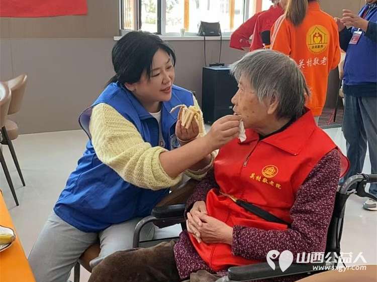 母亲节快乐----长治市小雨点公益志愿者协会组织志愿者一起来到关村敬老院为她们送去了祝福和她们共同渡过了一个快乐的母亲节 - 第18张
