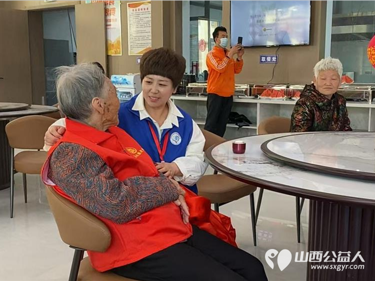 母亲节快乐----长治市小雨点公益志愿者协会组织志愿者一起来到关村敬老院为她们送去了祝福和她们共同渡过了一个快乐的母亲节 - 第13张