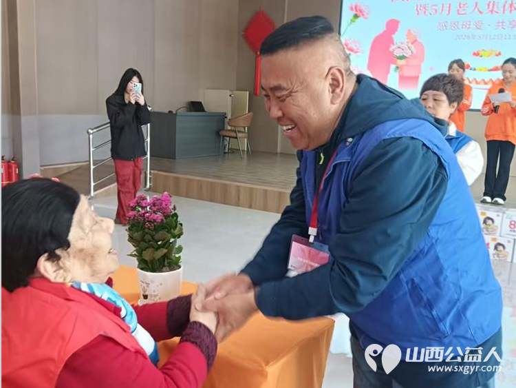 母亲节快乐----长治市小雨点公益志愿者协会组织志愿者一起来到关村敬老院为她们送去了祝福和她们共同渡过了一个快乐的母亲节 - 第14张