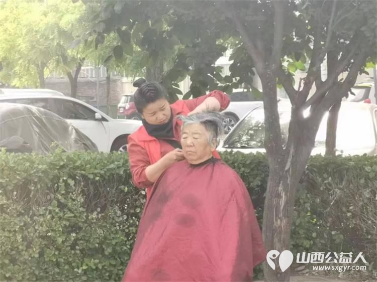 志愿服务进社区健康活动暖人心 2026年5月13日介休市敬老协会志愿者走进北坛街道崇文街社区为社区所有老人爱心理发义诊用最纯粹的善意守护老人的晚年时光 - 第26张