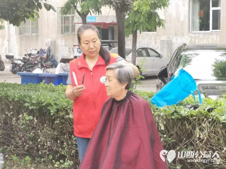 志愿服务进社区健康活动暖人心 2026年5月13日介休市敬老协会志愿者走进北坛街道崇文街社区为社区所有老人爱心理发义诊用最纯粹的善意守护老人的晚年时光 - 第12张