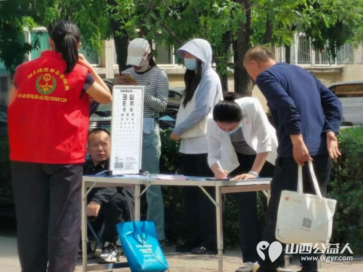 志愿服务进社区健康活动暖人心 2026年5月13日介休市敬老协会志愿者走进北坛街道崇文街社区为社区所有老人爱心理发义诊用最纯粹的善意守护老人的晚年时光 - 第14张