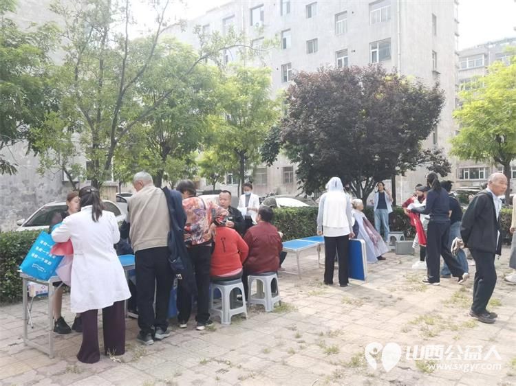 志愿服务进社区健康活动暖人心 2026年5月13日介休市敬老协会志愿者走进北坛街道崇文街社区为社区所有老人爱心理发义诊用最纯粹的善意守护老人的晚年时光 - 第21张