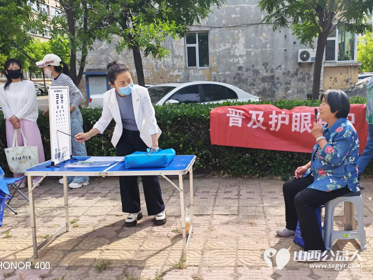 志愿服务进社区健康活动暖人心 2026年5月13日介休市敬老协会志愿者走进北坛街道崇文街社区为社区所有老人爱心理发义诊用最纯粹的善意守护老人的晚年时光 - 第16张