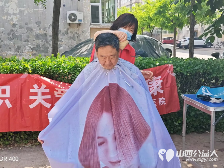 志愿服务进社区健康活动暖人心 2026年5月13日介休市敬老协会志愿者走进北坛街道崇文街社区为社区所有老人爱心理发义诊用最纯粹的善意守护老人的晚年时光 - 第27张