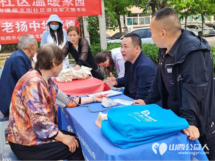 志愿服务进社区健康活动暖人心 2026年5月13日介休市敬老协会志愿者走进北坛街道崇文街社区为社区所有老人爱心理发义诊用最纯粹的善意守护老人的晚年时光 - 第17张