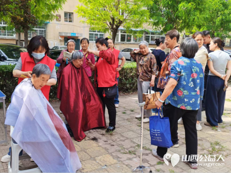 志愿服务进社区健康活动暖人心 2026年5月13日介休市敬老协会志愿者走进北坛街道崇文街社区为社区所有老人爱心理发义诊用最纯粹的善意守护老人的晚年时光 - 第19张