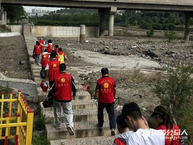 保护母亲河阳泉义工在行动----阳泉市义工联合会2026年5月10日第43期保护母亲河巡河净滩活动在白羊墅湿地公园开展 - 第3张