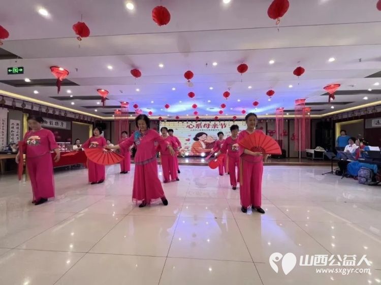 情暖母亲节寿宴伴芳华|太原市比家美社区养老服务中心母亲节联欢会暨长者集体生日会温情落幕让长辈们在热闹欢聚中感受温暖与关怀 - 第6张 - 山西公益人 情暖母亲节寿宴伴芳华|太原市比家美社区养老服务中心母亲节联欢会暨长者集体生日会温情落幕让长辈们在热闹欢聚中感受温暖与关怀 - 第6张