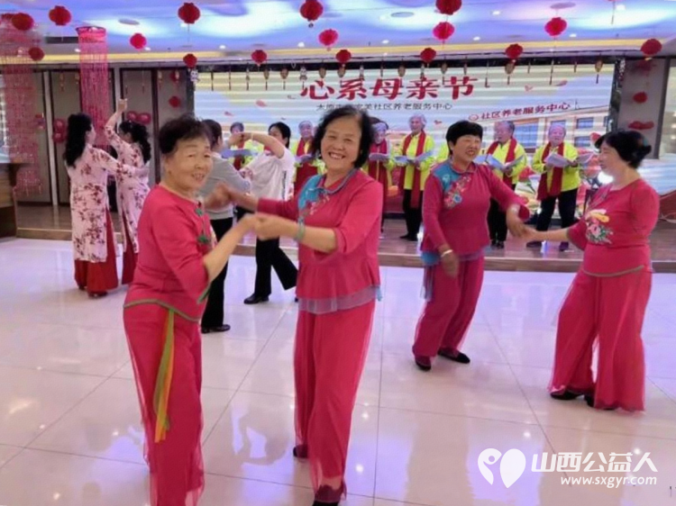 情暖母亲节寿宴伴芳华|太原市比家美社区养老服务中心母亲节联欢会暨长者集体生日会温情落幕让长辈们在热闹欢聚中感受温暖与关怀 - 第16张 - 山西公益人 情暖母亲节寿宴伴芳华|太原市比家美社区养老服务中心母亲节联欢会暨长者集体生日会温情落幕让长辈们在热闹欢聚中感受温暖与关怀 - 第16张