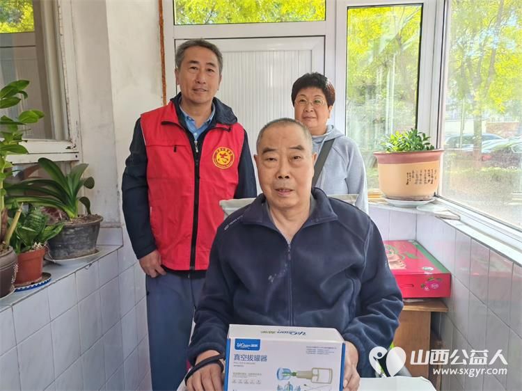 感恩母爱传温情敬老帮扶暖独居 太原市杏花岭区杏花红志愿服务中心联合爱心人士杨文书深入社区独居老人家中开展母亲节慰问活动为独居老母亲们送上温馨的节日祝福 - 第22张 - 山西公益人 感恩母爱传温情敬老帮扶暖独居 太原市杏花岭区杏花红志愿服务中心联合爱心人士杨文书深入社区独居老人家中开展母亲节慰问活动为独居老母亲们送上温馨的节日祝福 - 第22张