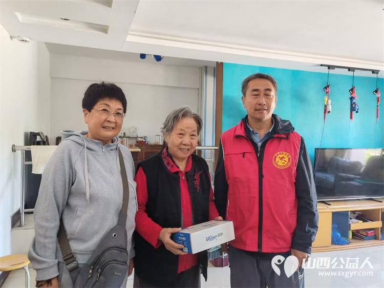 感恩母爱传温情敬老帮扶暖独居 太原市杏花岭区杏花红志愿服务中心联合爱心人士杨文书深入社区独居老人家中开展母亲节慰问活动为独居老母亲们送上温馨的节日祝福 - 第14张 - 山西公益人 感恩母爱传温情敬老帮扶暖独居 太原市杏花岭区杏花红志愿服务中心联合爱心人士杨文书深入社区独居老人家中开展母亲节慰问活动为独居老母亲们送上温馨的节日祝福 - 第14张