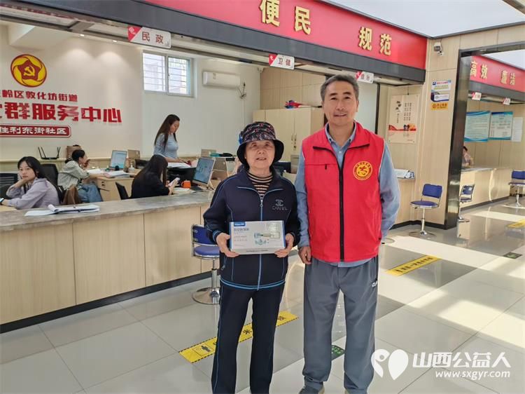 感恩母爱传温情敬老帮扶暖独居 太原市杏花岭区杏花红志愿服务中心联合爱心人士杨文书深入社区独居老人家中开展母亲节慰问活动为独居老母亲们送上温馨的节日祝福 - 第10张 - 山西公益人 感恩母爱传温情敬老帮扶暖独居 太原市杏花岭区杏花红志愿服务中心联合爱心人士杨文书深入社区独居老人家中开展母亲节慰问活动为独居老母亲们送上温馨的节日祝福 - 第10张
