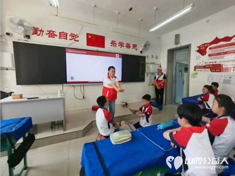 防灾减灾科普先行急救护航守护平安----阳泉市红十字纵擎救援队开展防灾减灾急救宣讲活动将实用专业的应急技能送到居民和学生身边 - 第5张 - 山西公益人 防灾减灾科普先行急救护航守护平安----阳泉市红十字纵擎救援队开展防灾减灾急救宣讲活动将实用专业的应急技能送到居民和学生身边 - 第5张