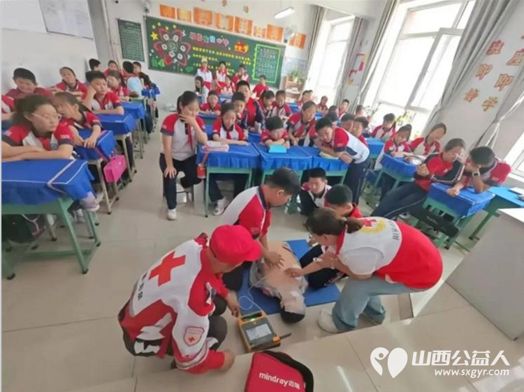防灾减灾科普先行急救护航守护平安----阳泉市红十字纵擎救援队开展防灾减灾急救宣讲活动将实用专业的应急技能送到居民和学生身边 - 第3张 - 山西公益人 防灾减灾科普先行急救护航守护平安----阳泉市红十字纵擎救援队开展防灾减灾急救宣讲活动将实用专业的应急技能送到居民和学生身边 - 第3张