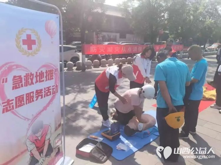 忻州市红十字会参加忻州市防灾减灾救灾联席会议办公室组织的5·12全国防灾减灾日宣传活动向过往群众普及安全防护地震避险应急救护等实用知识 - 第3张